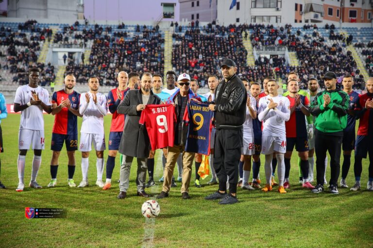 Paç jeten e gjate “Nderi i Kombit” Sabah Bizi! Ceremoni në stadiumin “Loro Boriçi” në 76 vjetorin e ditëlindjes së legjendës së futbollit shkodran dhe atij shqiptar
