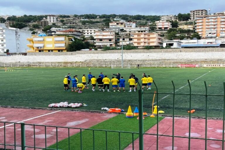 Godasin futbollistin e tyre, dy trajnerët e Butrintit arrestohen nga policia e Sarandës