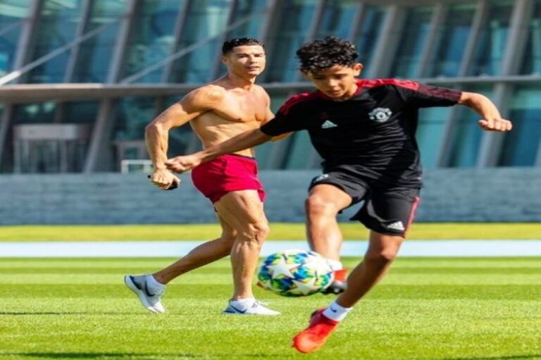 Cristiano Ronaldo dhe fotoja virale me djalin e tij