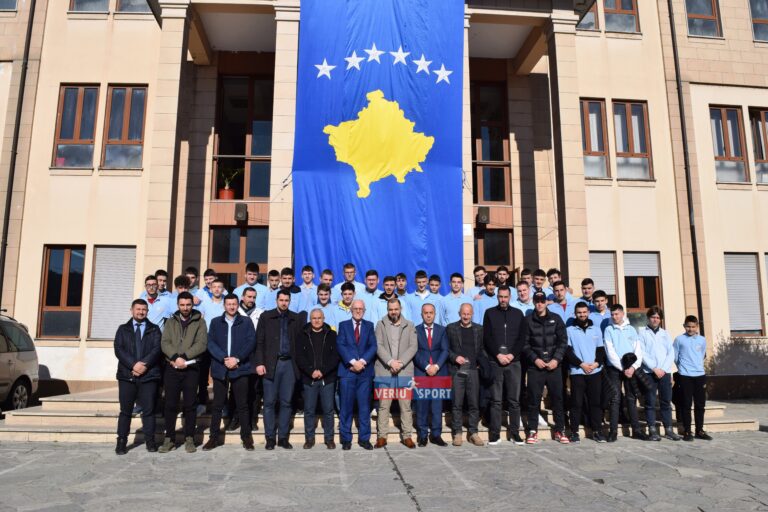 (Video) Vllaznia, mysafire në Medresenë “Haxhi Sheh Shamia”. Presidenti Xhaferi, dy Osmanët, Tefiku dhe Qatipi, Livoreka, si dhe kapiteni Balaj, flasin për karrieren e tyre