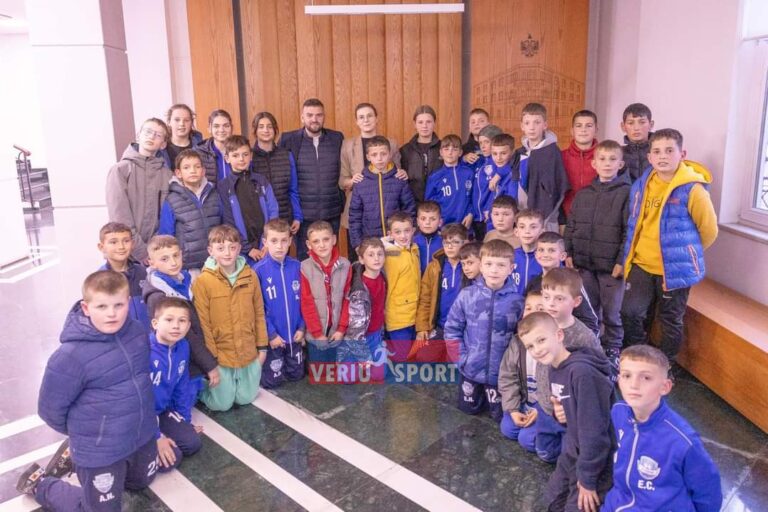 Surpriza e radhës e KF Bashkimi! Futbollistët e vegjël takim me Bora Muzhaqi, Ministër Shteti për Rininë dhe Fëmijët