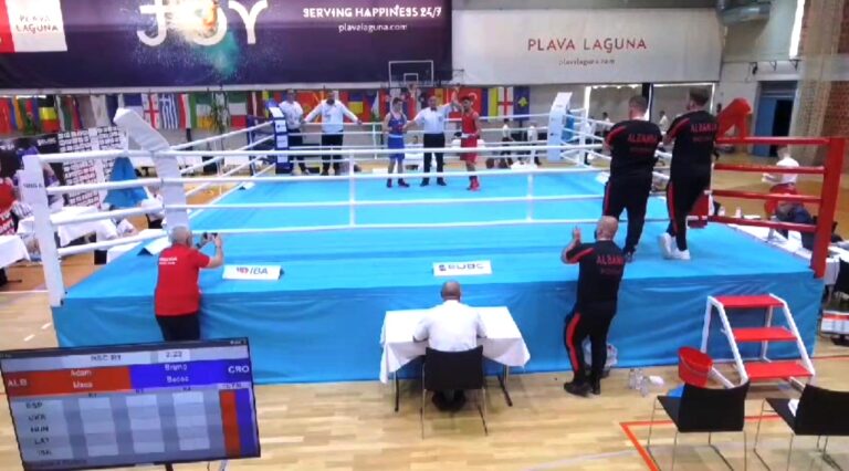(Video) BOKS-Adam Maca, fiton ndaj kroatit Bruno Bacac dhe kualifikohet në 8 më të mirët e Europianit të Kroacisë U18. Ndeshja e ardhshme përballë kampionit aktual të Europës, bullgarit Konstantin Yordanov Kostov