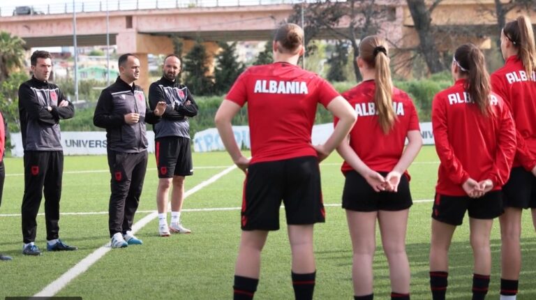 (Video) Futboll Femra-Euro 2024 / ShqipëriaU19, gati për Qipron. Trajneri Krepi: Kam bindje që skuadra do të bëjë performancë të mirë