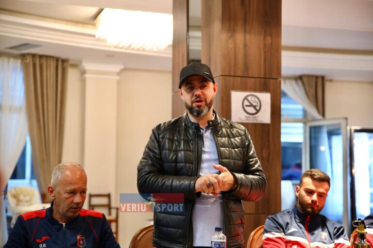 Vllaznia, darkë me figura të futbollit në pragndeshjen me Egnatian. Një traditë motivuese që kuqeblutë e përdorin në prag sfida të rëndësishme, siç është kjo e së mërkurës që vlen si një finale