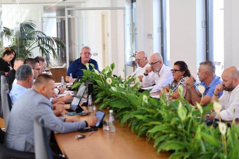 FSHF-Mblidhet Komiteti Ekzekutiv, miratohen ndryshime në rregulloret e kampionateve dhe vendime për investime në infrastrukturë