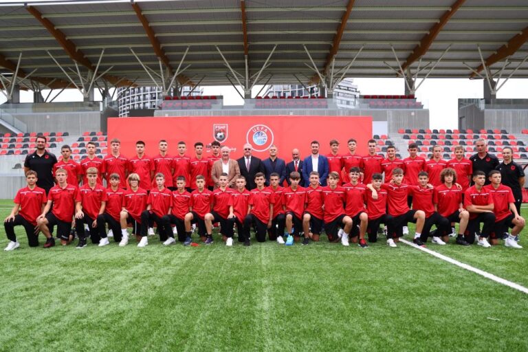 (Video) Prezantohet programi i UEFA-s “Elite Youth Development Academy”, Presidenti Duka: Nga këtu dalin talentet e ardhshme të Kombëtares