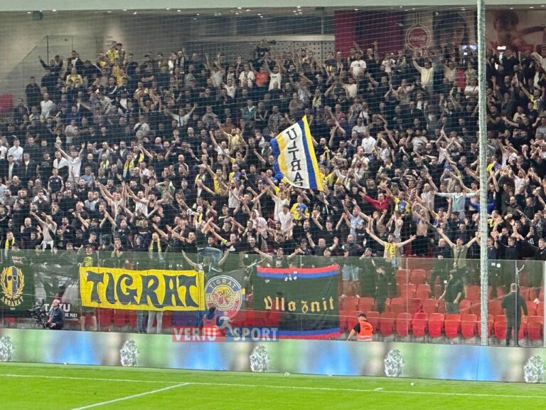 Foto Lajm …“Vllaznit Ultras”- “Tigrat verdheblu”, së bashku në “Air Albania” në mbështetje të Elbasanit për sfidën ndaj Tiranës