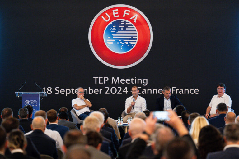 UEFA Top Executive Programme Meeting, drejtuesit më të lartë të federatave europiane mblidhen në Francë. Të pranishëm edhe treshja drejtuese e FSAHF-së, Armand Duka, Ilir Shulku dhe Aldi Topçiu