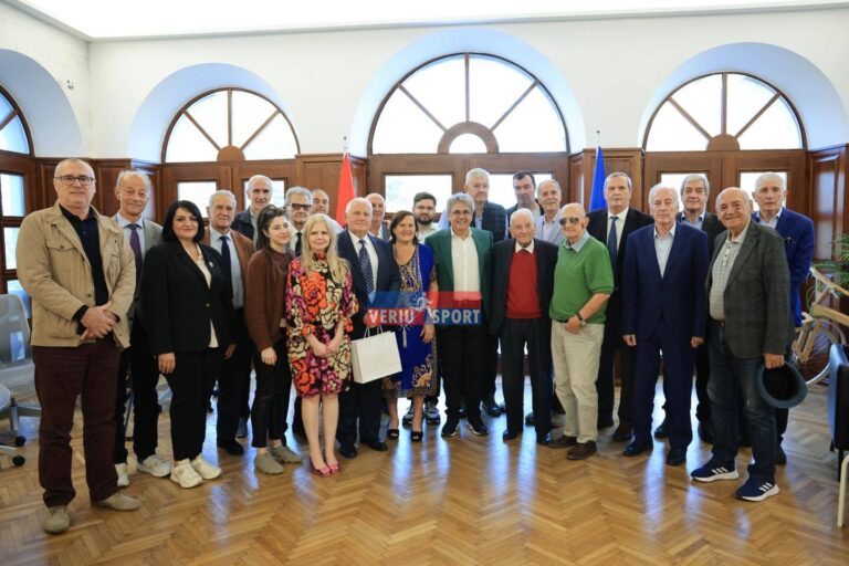 85 vjetori i mjeshtrit të madh Renato Radoja. Kryebashkiaku shkodran Benet Beci, pritje zyrtare për legjenden e basketbollit dhe miqtë e tij të sportit