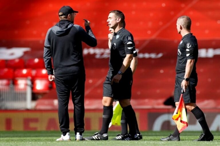 Premier Liga angleze pezullon arbitrin David Coote pas videos ku ofendonte Liverpulin dhe Jyrgen Klop