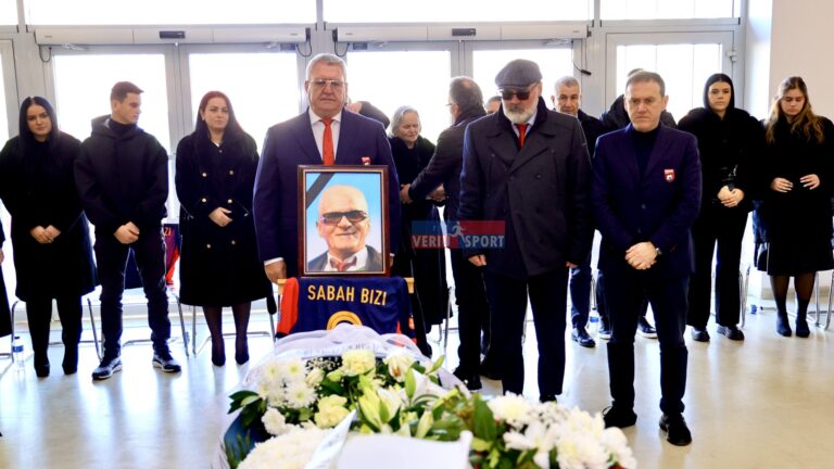 (Video) Homazhet në nderim të Sabah Bizit, Presidenti i FSHF-së Armand Duka: Sabah Bizi: Figurë e madhe e futbollit shqiptar, përkujtimi i tij do të jetojë gjatë!