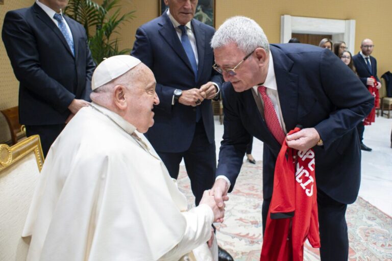 Lamtumirë Papa Françesku/ Presidenti Duka & FSHF shprehin ngushëllimet për ndarjen nga jeta të Atit të Shenjtë