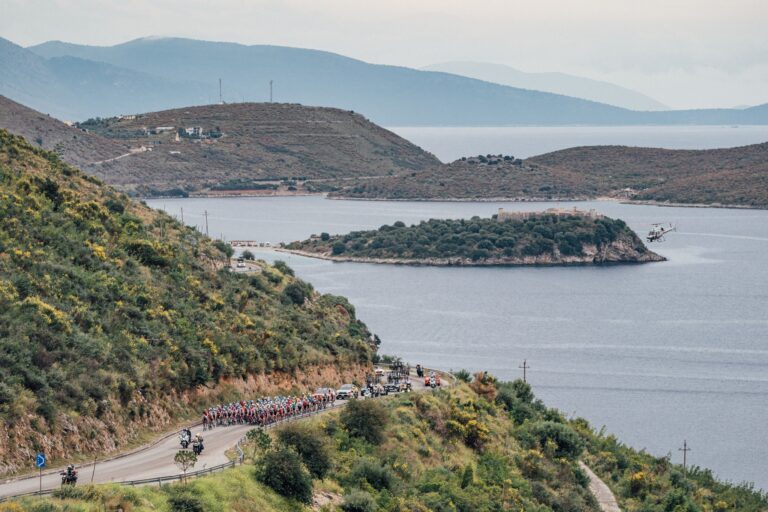 “La Gazzetta dello Sport”, vlerëson ngrohtësinë dhe entuziazmin e Shqipërisë në pritjen e çiklistëve, xhiro spostohet në Itali
