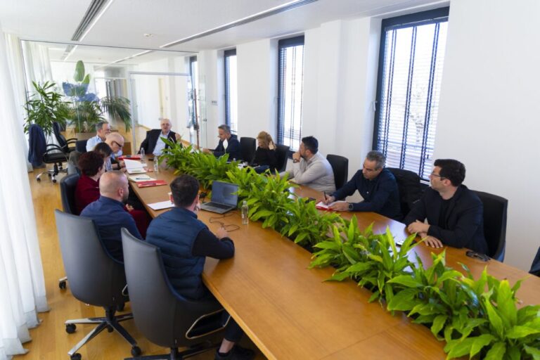 (VIDEO) FSHF & BASHKIA KAVAJË DO TË RINDËRTOJNË SË BASHKU STADIUMIN E BESËS, MIRATOHET PROJEKTI FITUES