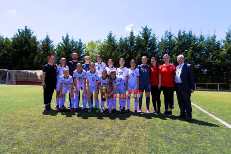 Futboll Vajza U14- Përfaqësuesja Rajonale e Shkodrës mund në finale Tiranën 1-0, dhe shpallet kampione. Vendos goli i futbollistes së talentuar, Ecrin Ileri