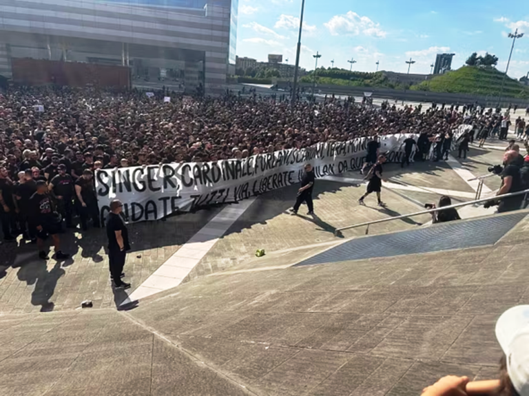 Sezon zhgënjyes për Milanin, mbi 5000 tifozë protestojnë kundër drejtuesve