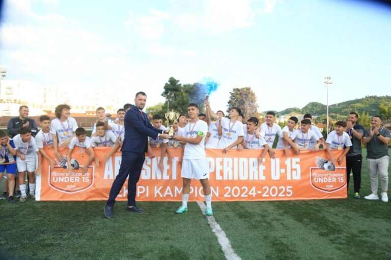 “Abissnet Superiore” U-15/ Tirana fiton ndeshjen e fundit ndaj Vllaznisë & ngre lart titullin kampion