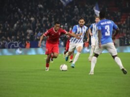 Vllaznia humbi me Elbasanin, por luajti denjësisht me një futbollist më pak në fushë. Trajnerët e ekipeve Kombëtare nuk përzgjedhin asnjë kuqeblu në formacionin më të mirë të javës së 15-të Abissnet Superiore