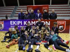 (Video) Futsal Junior/ Mbyllet mes emocionesh turneu për moshën U-11, fëmijët e Triumph A ngrenë lart trofeun
